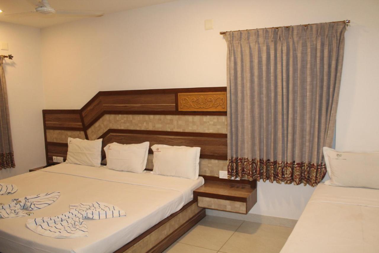 Annai In Saravana Bhavan Fine Stay And Restaurant Velankanni Exterior photo
